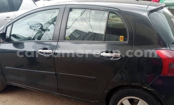 Sayi Na hannu Toyota Yaris Black Mota in Douala a Ƙasar Kamaru Sayi Na hannu Toyota Yaris Black Mota in Douala a Ƙasar Kamaru