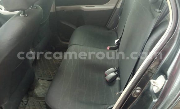 Sayi Na hannu Toyota Yaris Black Mota in Douala a Ƙasar Kamaru Sayi Na hannu Toyota Yaris Black Mota in Douala a Ƙasar Kamaru