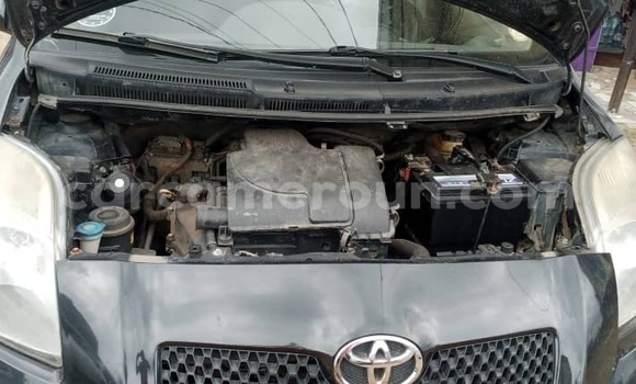 Sayi Na hannu Toyota Yaris Black Mota in Douala a Ƙasar Kamaru Sayi Na hannu Toyota Yaris Black Mota in Douala a Ƙasar Kamaru