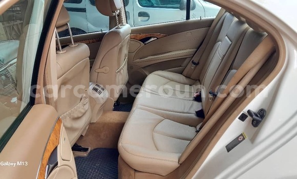 Acheter Occasion Voiture Mercedes‒Benz E-klasse Blanc à Yaoundé, Central Cameroon Acheter Occasion Voiture Mercedes‒Benz E-klasse Blanc à Yaoundé, Central Cameroon