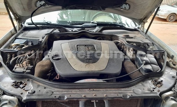 Acheter Occasion Voiture Mercedes‒Benz E-klasse Blanc à Yaoundé, Central Cameroon Acheter Occasion Voiture Mercedes‒Benz E-klasse Blanc à Yaoundé, Central Cameroon