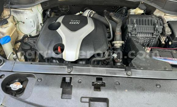 Buy Used Hyundai Santa Fe White Car in Yaounde in Central Cameroon Buy Used Hyundai Santa Fe White Car in Yaounde in Central Cameroon
