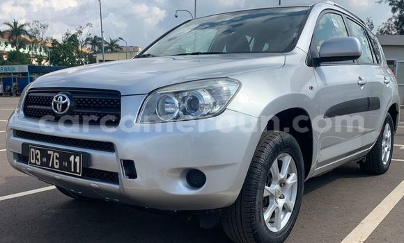 Sayi Na hannu Toyota RAV4 Azurfa Mota in Yaounde a Babban Kamaru Sayi Na hannu Toyota RAV4 Azurfa Mota in Yaounde a Babban Kamaru