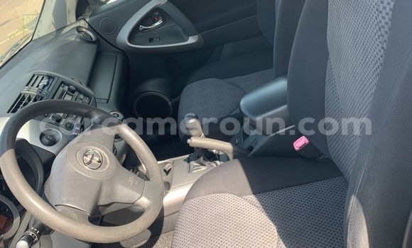 Sayi Na hannu Toyota RAV4 Azurfa Mota in Yaounde a Babban Kamaru Sayi Na hannu Toyota RAV4 Azurfa Mota in Yaounde a Babban Kamaru