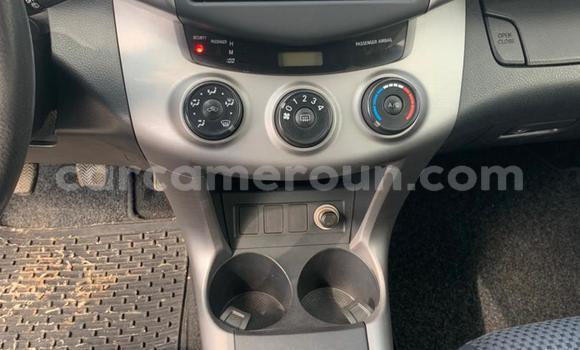 Sayi Na hannu Toyota RAV4 Azurfa Mota in Yaounde a Babban Kamaru Sayi Na hannu Toyota RAV4 Azurfa Mota in Yaounde a Babban Kamaru