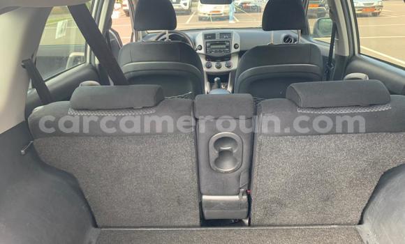 Sayi Na hannu Toyota RAV4 Azurfa Mota in Yaounde a Babban Kamaru Sayi Na hannu Toyota RAV4 Azurfa Mota in Yaounde a Babban Kamaru