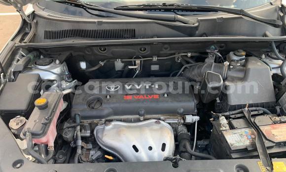 Sayi Na hannu Toyota RAV4 Azurfa Mota in Yaounde a Babban Kamaru Sayi Na hannu Toyota RAV4 Azurfa Mota in Yaounde a Babban Kamaru