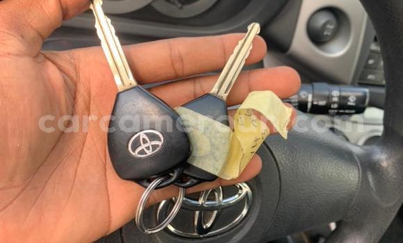 Sayi Na hannu Toyota RAV4 Azurfa Mota in Yaounde a Babban Kamaru Sayi Na hannu Toyota RAV4 Azurfa Mota in Yaounde a Babban Kamaru