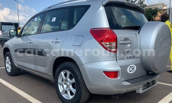 Sayi Na hannu Toyota RAV4 Azurfa Mota in Yaounde a Babban Kamaru Sayi Na hannu Toyota RAV4 Azurfa Mota in Yaounde a Babban Kamaru