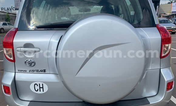 Sayi Na hannu Toyota RAV4 Azurfa Mota in Yaounde a Babban Kamaru Sayi Na hannu Toyota RAV4 Azurfa Mota in Yaounde a Babban Kamaru