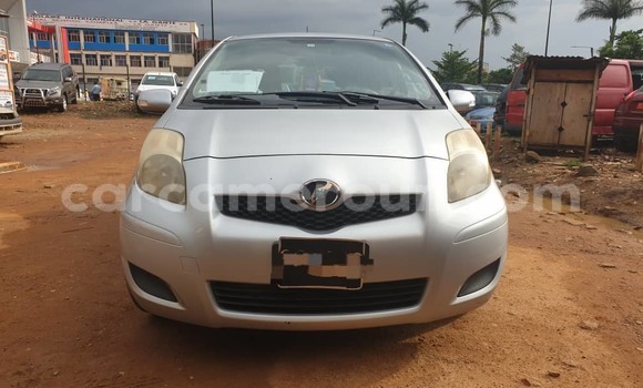 Sayi Na hannu Toyota Vitz Azurfa Mota in Yaounde a Babban Kamaru
