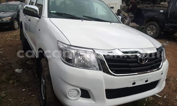 Acheter Import Voiture Toyota Hilux Blanc à Douala, Littoral Cameroon