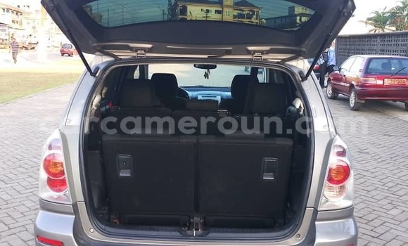 Sayi Imported Toyota Corolla Azurfa Mota in Douala a Ƙasar Kamaru Sayi Imported Toyota Corolla Azurfa Mota in Douala a Ƙasar Kamaru