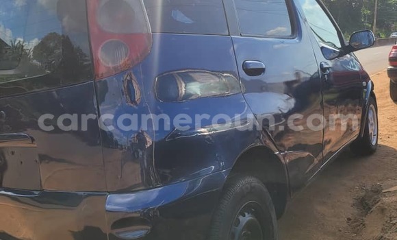 Acheter Occasion Voiture Toyota Yaris Verso Bleu à Yaoundé, Central Cameroon Acheter Occasion Voiture Toyota Yaris Verso Bleu à Yaoundé, Central Cameroon