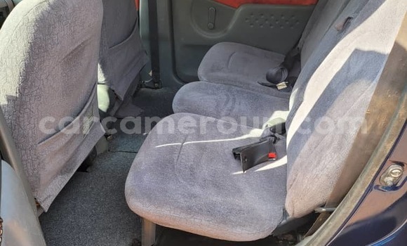 Acheter Occasion Voiture Toyota Yaris Verso Bleu à Yaoundé, Central Cameroon Acheter Occasion Voiture Toyota Yaris Verso Bleu à Yaoundé, Central Cameroon