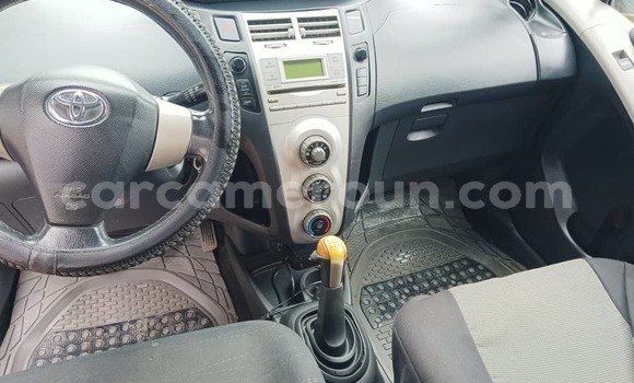 Sayi Na hannu Toyota Yaris Azurfa Mota in Douala a Ƙasar Kamaru Sayi Na hannu Toyota Yaris Azurfa Mota in Douala a Ƙasar Kamaru