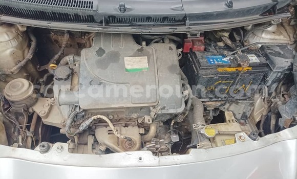 Sayi Na hannu Toyota Yaris Azurfa Mota in Douala a Ƙasar Kamaru Sayi Na hannu Toyota Yaris Azurfa Mota in Douala a Ƙasar Kamaru