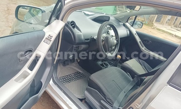 Sayi Na hannu Toyota Yaris Azurfa Mota in Douala a Ƙasar Kamaru Sayi Na hannu Toyota Yaris Azurfa Mota in Douala a Ƙasar Kamaru