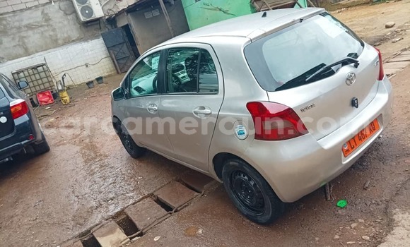 Sayi Na hannu Toyota Yaris Azurfa Mota in Douala a Ƙasar Kamaru Sayi Na hannu Toyota Yaris Azurfa Mota in Douala a Ƙasar Kamaru
