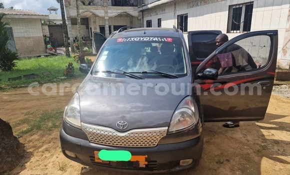 Buy Used Toyota Yaris Green Car in Douala in Littoral Cameroon Buy Used Toyota Yaris Green Car in Douala in Littoral Cameroon