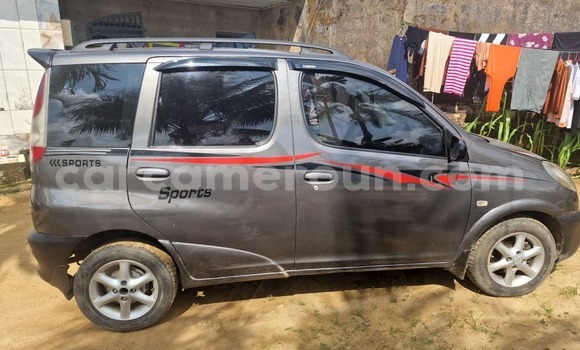 Buy Used Toyota Yaris Green Car in Douala in Littoral Cameroon Buy Used Toyota Yaris Green Car in Douala in Littoral Cameroon