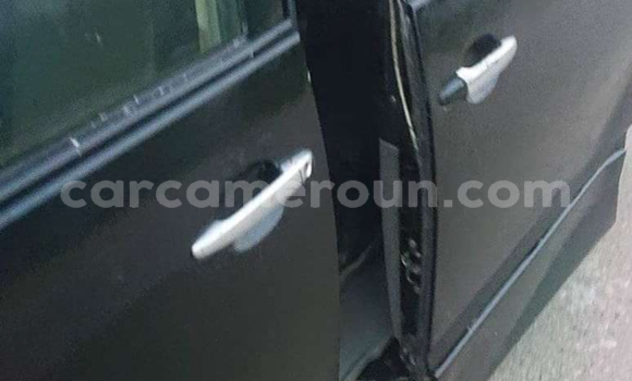 Sayi Na hannu Toyota Voxy Black Mota in Douala a Ƙasar Kamaru