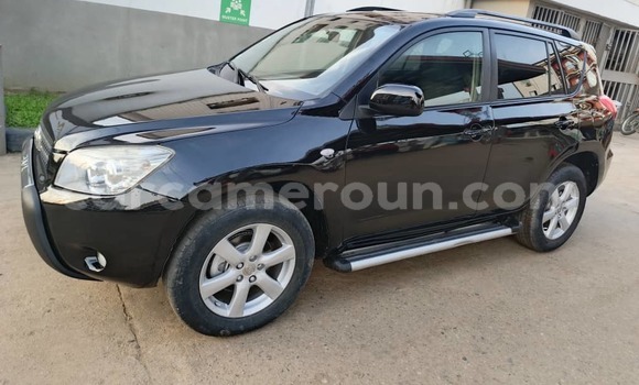 Sayi Imported Toyota RAV4 Black Mota in Douala a Ƙasar Kamaru Sayi Imported Toyota RAV4 Black Mota in Douala a Ƙasar Kamaru
