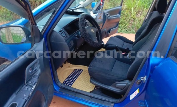 Sayi Na hannu Toyota Corolla Blue Mota in Yaounde a Babban Kamaru Sayi Na hannu Toyota Corolla Blue Mota in Yaounde a Babban Kamaru
