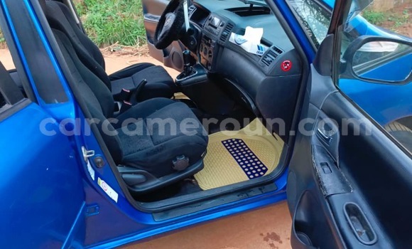 Sayi Na hannu Toyota Corolla Blue Mota in Yaounde a Babban Kamaru Sayi Na hannu Toyota Corolla Blue Mota in Yaounde a Babban Kamaru