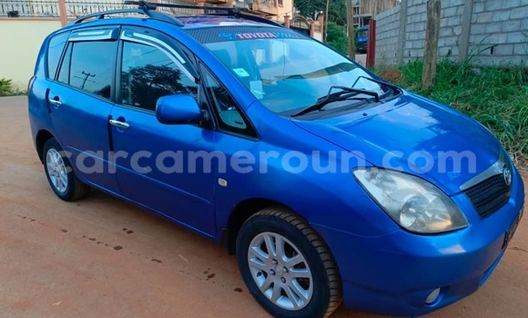 Sayi Na hannu Toyota Corolla Blue Mota in Yaounde a Babban Kamaru Sayi Na hannu Toyota Corolla Blue Mota in Yaounde a Babban Kamaru