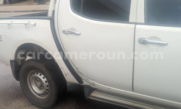 Buy Used Mitsubishi L200 Green Car in Douala in Littoral Cameroon Buy Used Mitsubishi L200 Green Car in Douala in Littoral Cameroon
