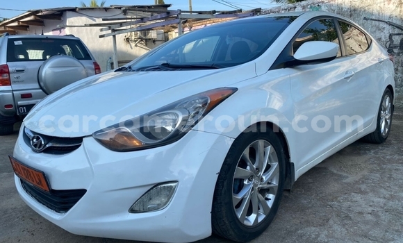 Sayi Na hannu Hyundai Elantra White Mota in Douala a Ƙasar Kamaru Sayi Na hannu Hyundai Elantra White Mota in Douala a Ƙasar Kamaru