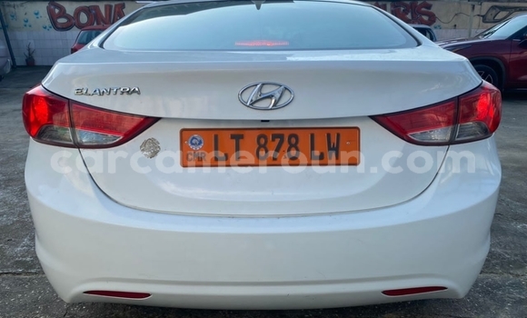 Sayi Na hannu Hyundai Elantra White Mota in Douala a Ƙasar Kamaru Sayi Na hannu Hyundai Elantra White Mota in Douala a Ƙasar Kamaru