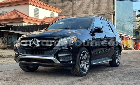 Sayi Imported Mercedes‒Benz GLE Black Mota in Douala a Ƙasar Kamaru