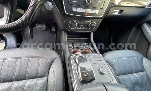 Sayi Imported Mercedes‒Benz GLE Black Mota in Douala a Ƙasar Kamaru Sayi Imported Mercedes‒Benz GLE Black Mota in Douala a Ƙasar Kamaru