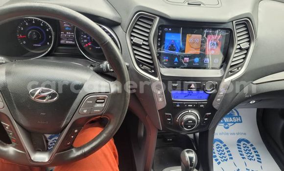 Sayi Imported Hyundai Santa Fe Red Mota in Douala a Ƙasar Kamaru Sayi Imported Hyundai Santa Fe Red Mota in Douala a Ƙasar Kamaru