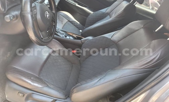 Sayi Imported Toyota C-HR Azurfa Mota in Douala a Ƙasar Kamaru Sayi Imported Toyota C-HR Azurfa Mota in Douala a Ƙasar Kamaru