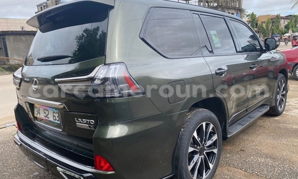Sayi Sabo Lexus LX 570 Green Mota in Douala a Ƙasar Kamaru Sayi Sabo Lexus LX 570 Green Mota in Douala a Ƙasar Kamaru