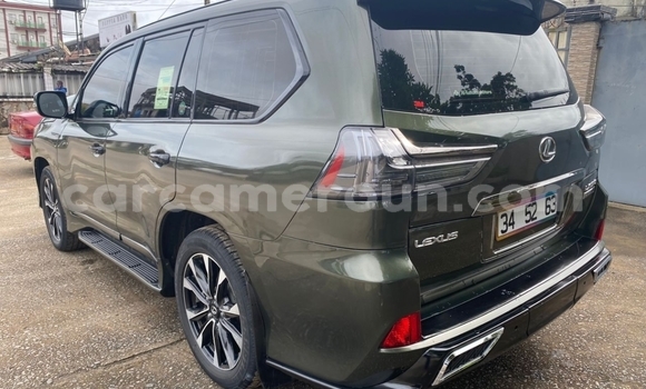 Sayi Sabo Lexus LX 570 Green Mota in Douala a Ƙasar Kamaru Sayi Sabo Lexus LX 570 Green Mota in Douala a Ƙasar Kamaru
