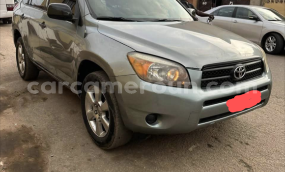 Sayi Na hannu Toyota RAV4 Green Mota in Yaounde a Babban Kamaru Sayi Na hannu Toyota RAV4 Green Mota in Yaounde a Babban Kamaru