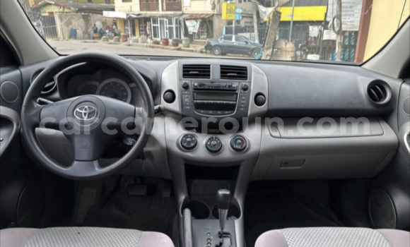 Sayi Na hannu Toyota RAV4 Green Mota in Yaounde a Babban Kamaru Sayi Na hannu Toyota RAV4 Green Mota in Yaounde a Babban Kamaru