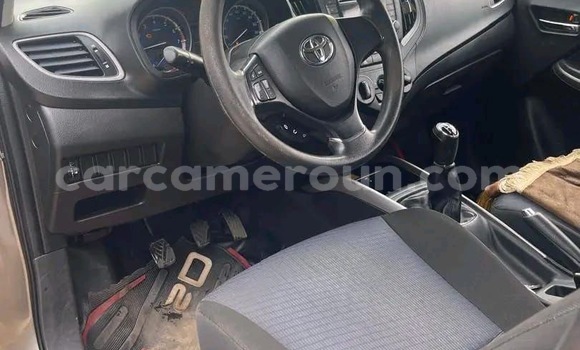 Sayi Imported Toyota Vitz Black Mota in Douala a Ƙasar Kamaru Sayi Imported Toyota Vitz Black Mota in Douala a Ƙasar Kamaru