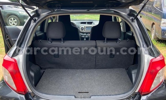 Sayi Imported Toyota Vitz Black Mota in Douala a Ƙasar Kamaru Sayi Imported Toyota Vitz Black Mota in Douala a Ƙasar Kamaru