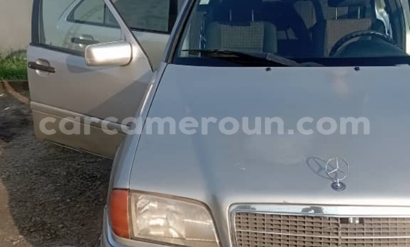 Acheter Occasion Voiture Mercedes‒Benz C–Class Gris à Douala, Littoral Cameroon