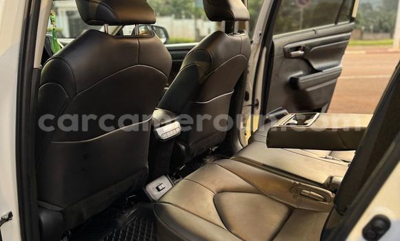 Sayi Na hannu Toyota Highlander White Mota in Yaounde a Babban Kamaru Sayi Na hannu Toyota Highlander White Mota in Yaounde a Babban Kamaru