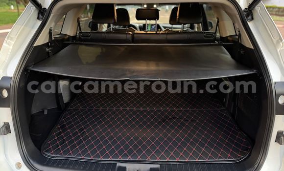 Sayi Na hannu Toyota Highlander White Mota in Yaounde a Babban Kamaru Sayi Na hannu Toyota Highlander White Mota in Yaounde a Babban Kamaru