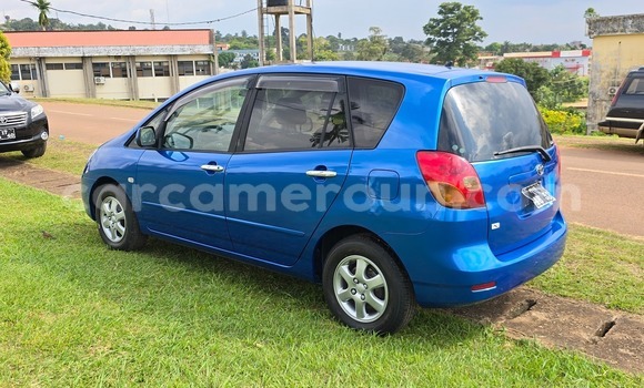 Acheter Occasion Voiture Toyota Corolla Verso Bleu à Yaoundé, Central Cameroon Acheter Occasion Voiture Toyota Corolla Verso Bleu à Yaoundé, Central Cameroon