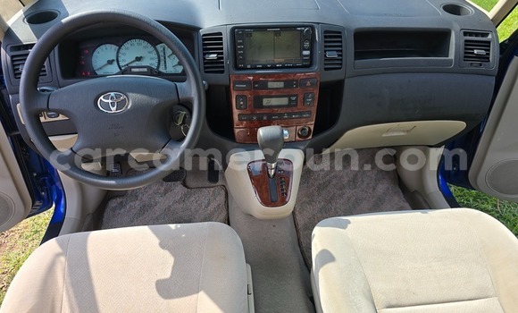 Acheter Occasion Voiture Toyota Corolla Verso Bleu à Yaoundé, Central Cameroon Acheter Occasion Voiture Toyota Corolla Verso Bleu à Yaoundé, Central Cameroon