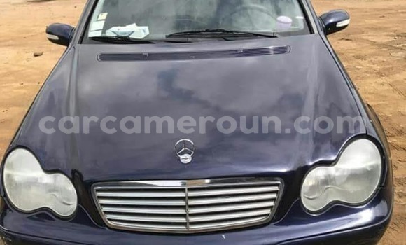 Sayi Na hannu Mercedes‒Benz C–Class Blue Mota in Douala a Ƙasar Kamaru