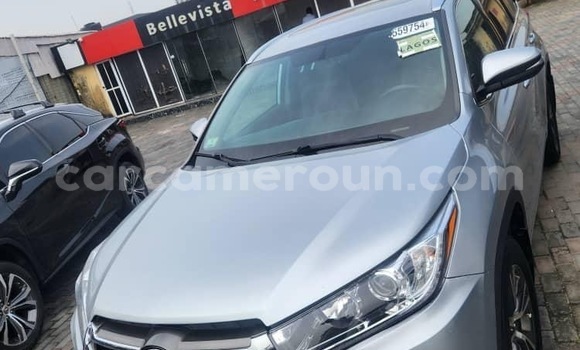 Sayi Sabo Toyota Highlander Sauran Mota in Douala a Ƙasar Kamaru